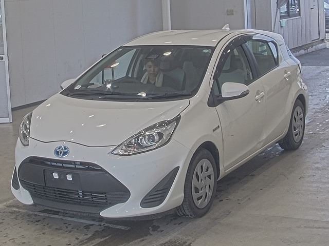 TOYOTA AQUA 2017