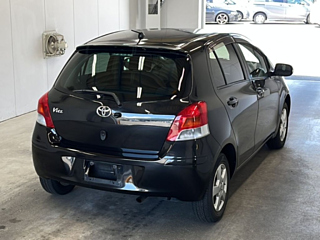 TOYOTA VITZ 2010