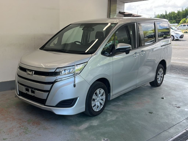 TOYOTA NOAH 2021