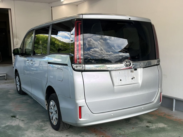 TOYOTA NOAH 2021