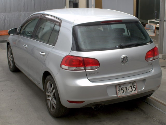 VOLKSWAGEN GOLF 2010