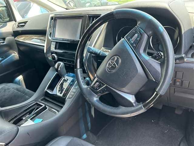 TOYOTA ALPHARD 2015