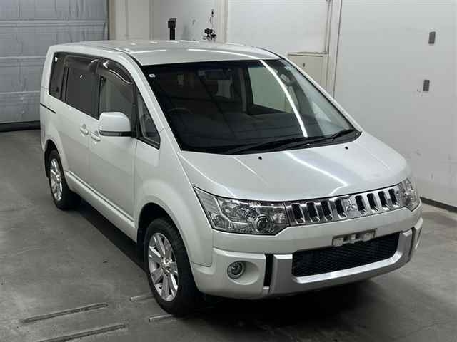 MITSUBISHI DELICA D5 2015