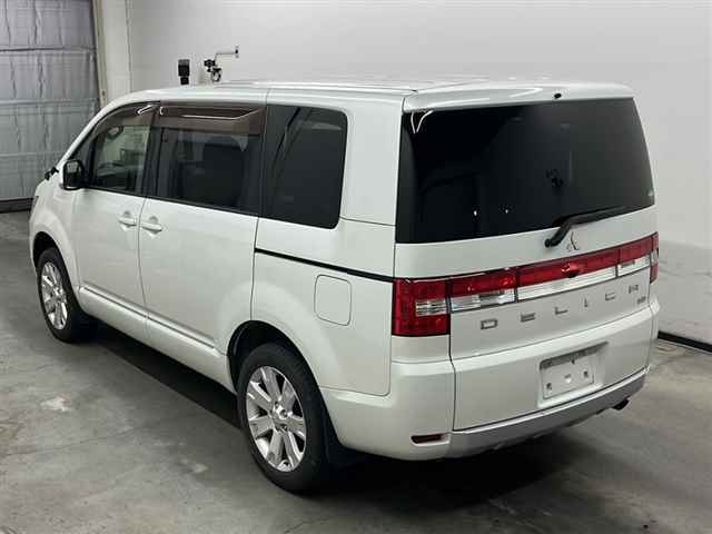 MITSUBISHI DELICA D5 2015