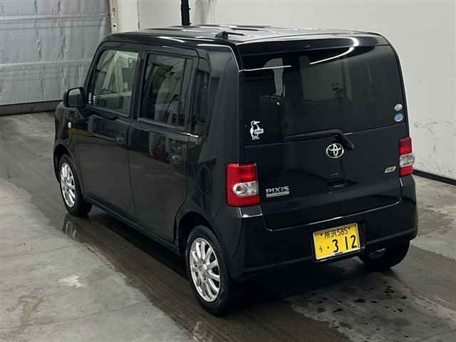 TOYOTA PIXIS SPACE 2012