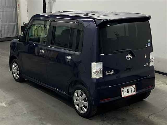 TOYOTA PIXIS SPACE 2015