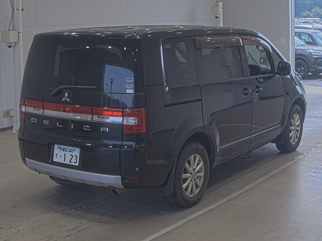 MITSUBISHI DELICA D5 2011