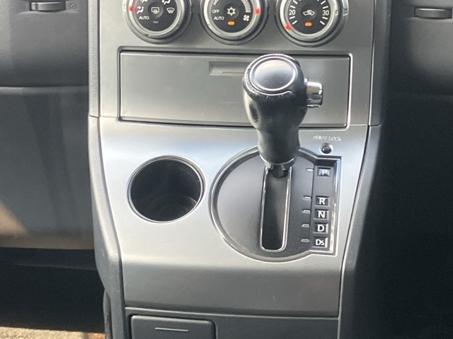 MITSUBISHI DELICA D5 2011