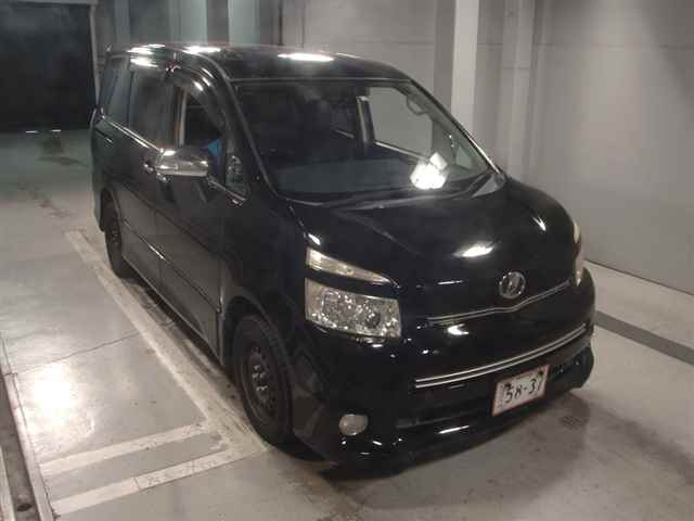 TOYOTA VOXY 2010