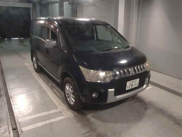 MITSUBISHI DELICA D5 2010