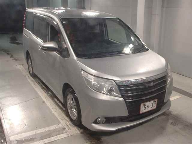 TOYOTA NOAH 2015