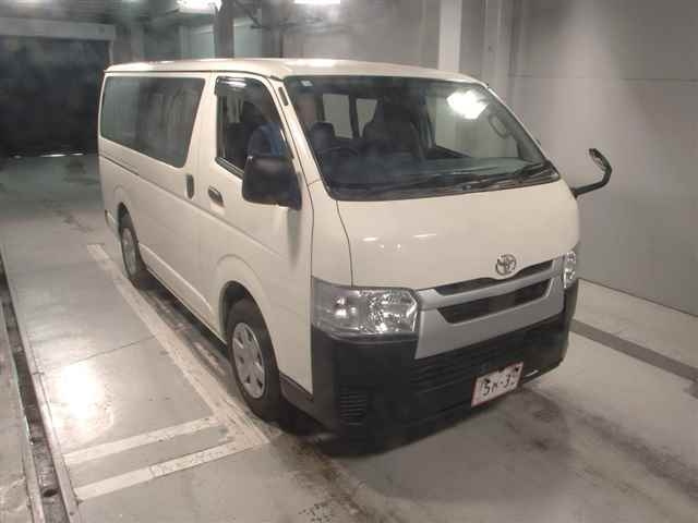 TOYOTA HIACE VAN 2023