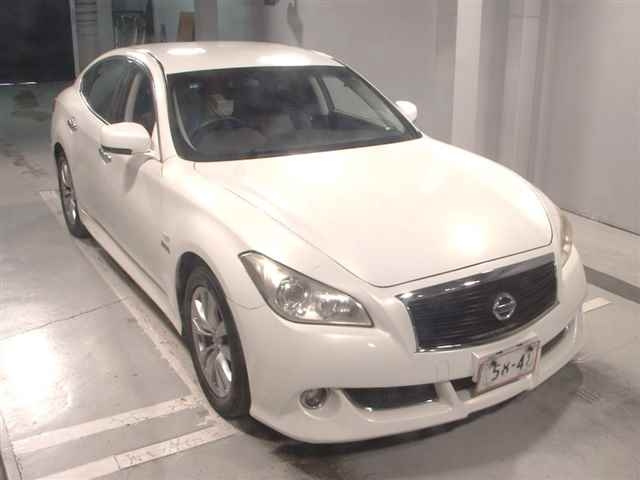 NISSAN FUGA