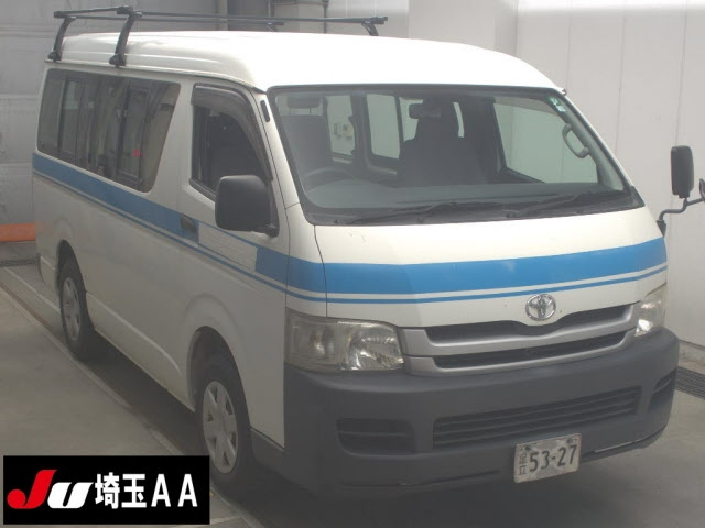 TOYOTA HIACE