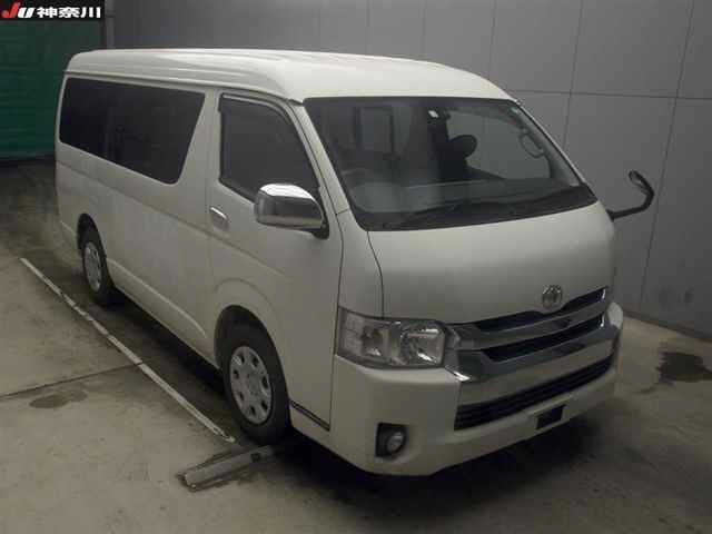 TOYOTA HIACE 2020