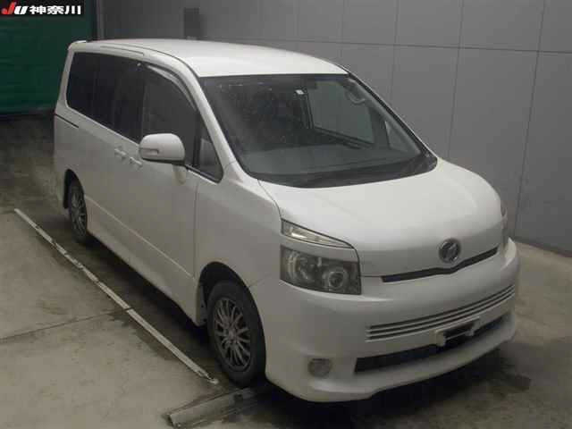 TOYOTA VOXY 2010