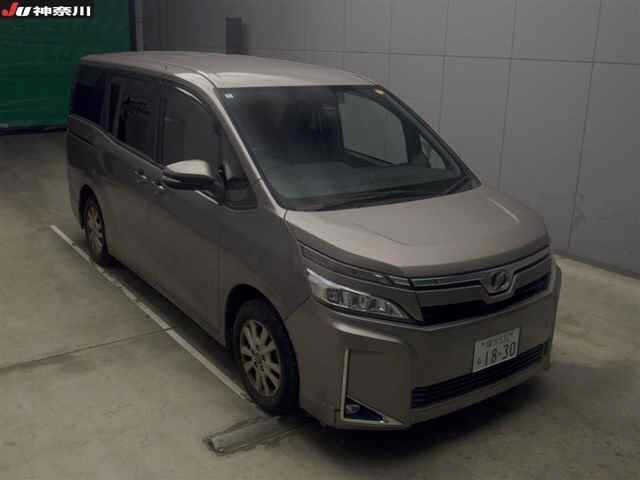 TOYOTA VOXY 2018