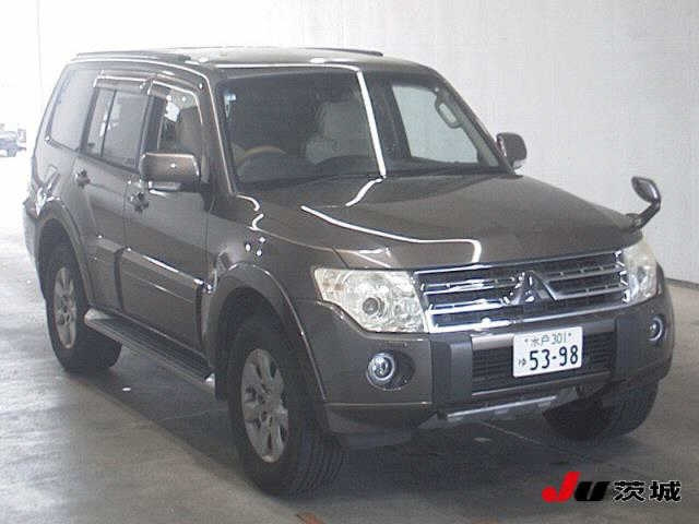 MITSUBISHI PAJERO