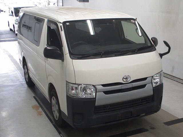 TOYOTA HIACE VAN 2018