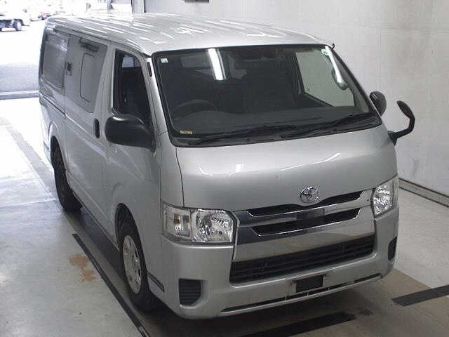 TOYOTA HIACE VAN 2020