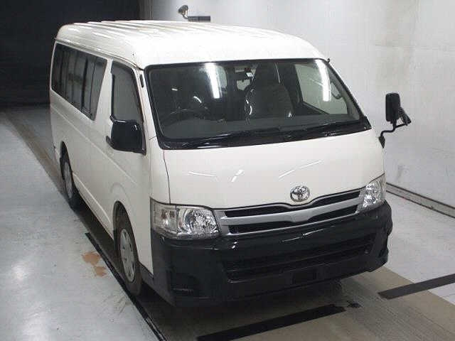 TOYOTA HIACE