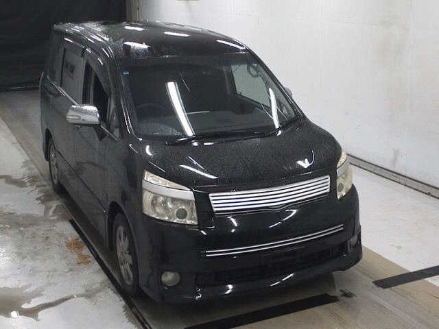 TOYOTA VOXY 2009