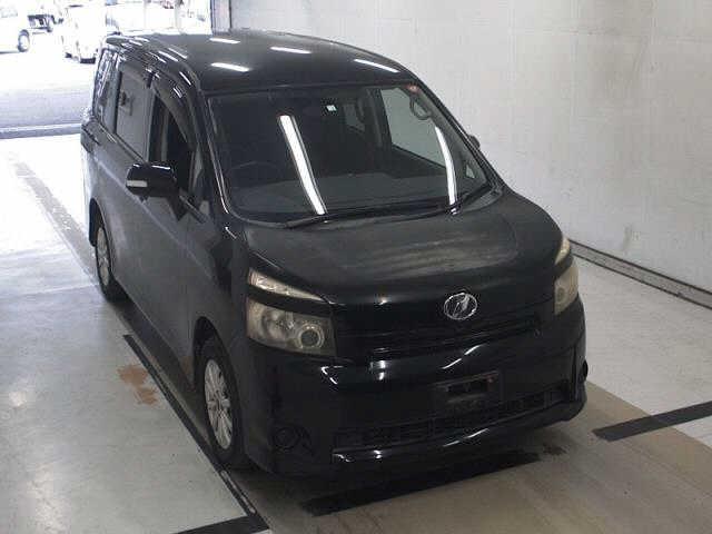 TOYOTA VOXY 2009