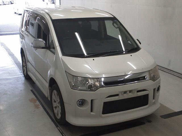 MITSUBISHI DELICA D5 2013