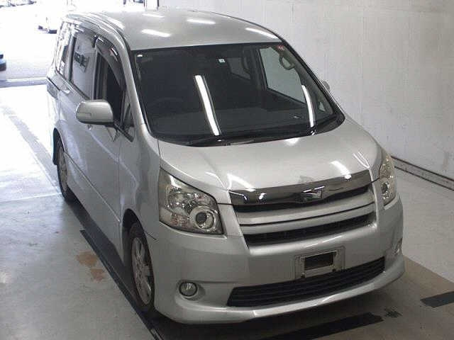 TOYOTA NOAH 2008