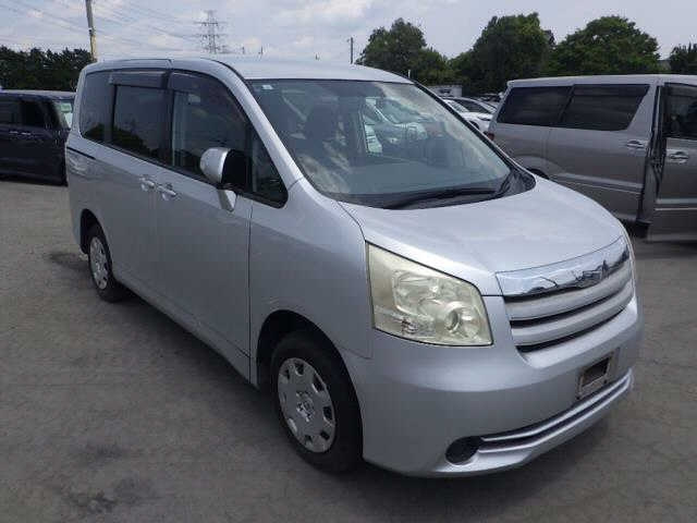 TOYOTA NOAH 2007