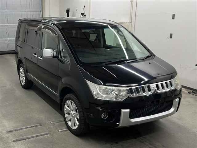 MITSUBISHI DELICA D5 2011
