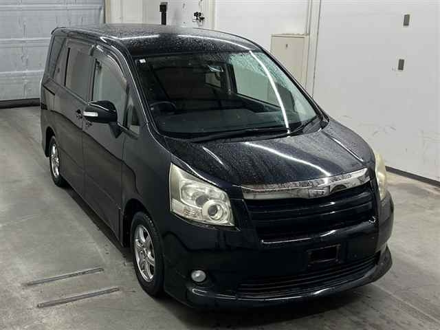 TOYOTA NOAH 2008