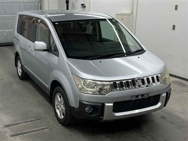 MITSUBISHI DELICA D5 2009
