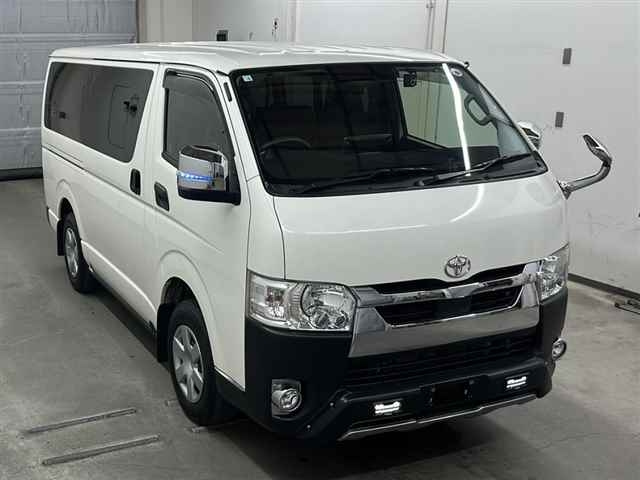 TOYOTA HIACE VAN 2022