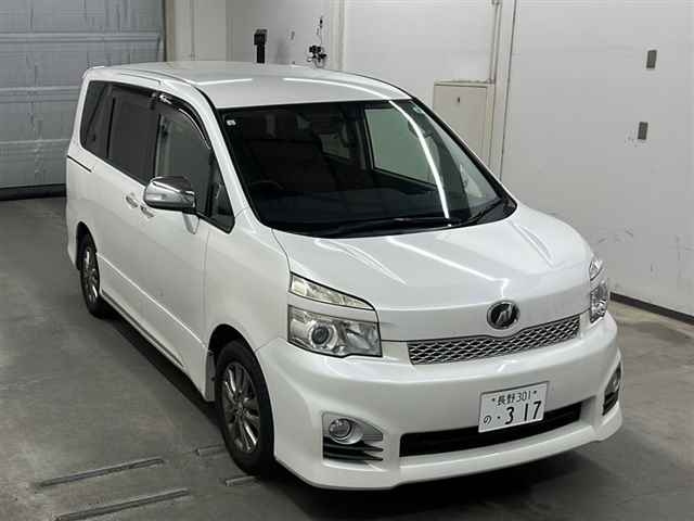 TOYOTA VOXY 2012