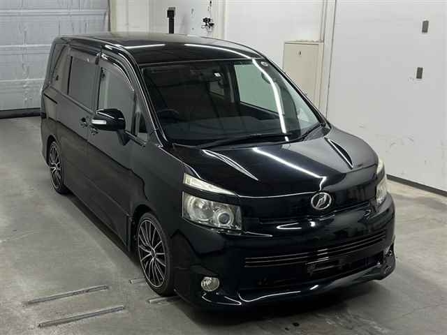 TOYOTA VOXY 2010