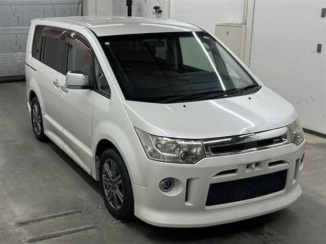 MITSUBISHI DELICA D5