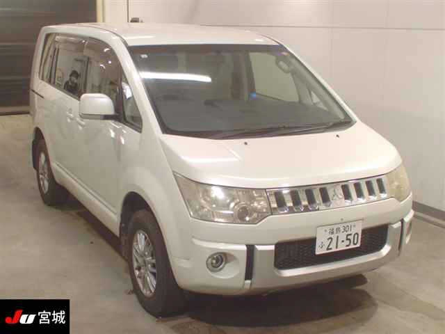 MITSUBISHI DELICA D5 2013