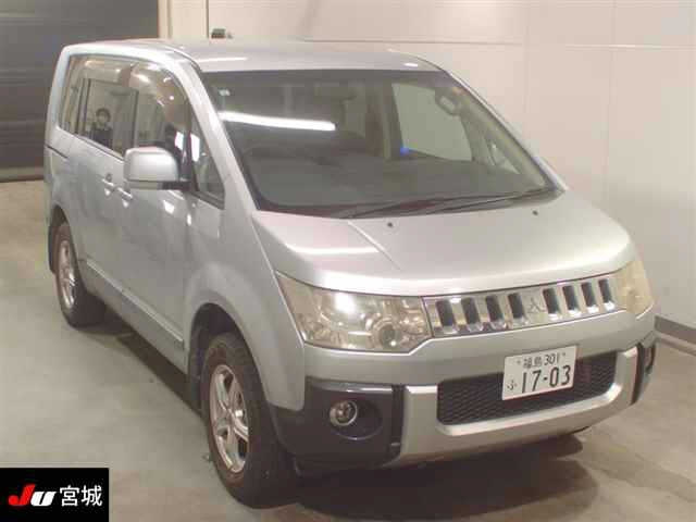 MITSUBISHI DELICA D5 2011