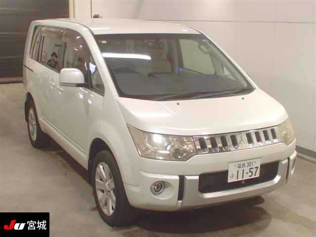 MITSUBISHI DELICA D5 2013