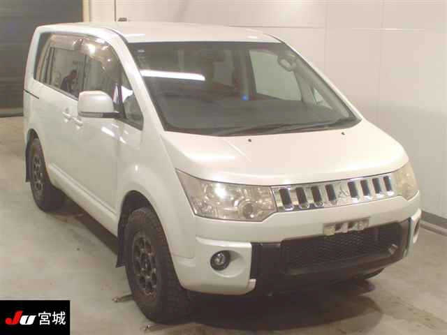 MITSUBISHI DELICA D5 2011