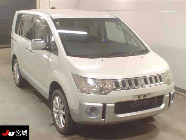 MITSUBISHI DELICA D5
