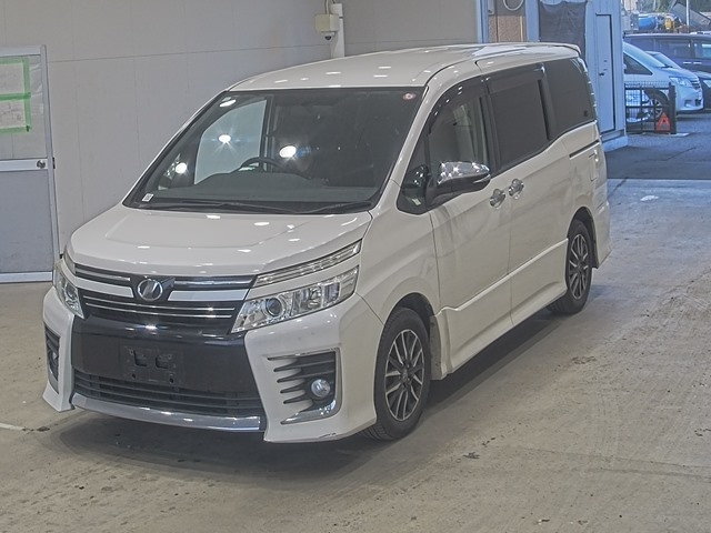 TOYOTA VOXY 2014