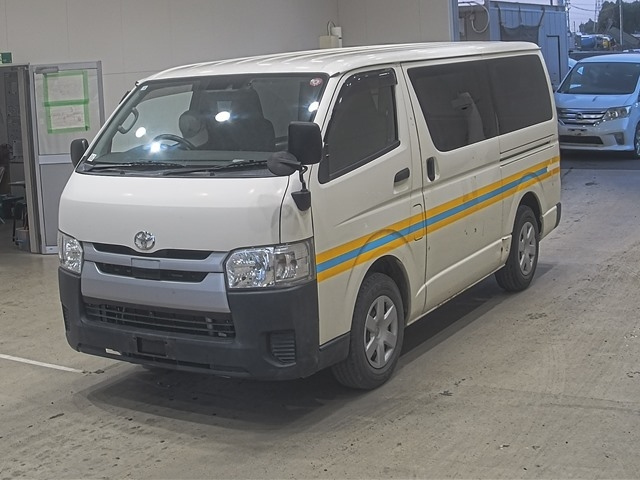 TOYOTA HIACE VAN 2018