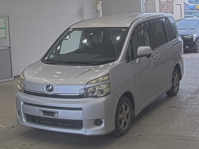 TOYOTA VOXY 2010