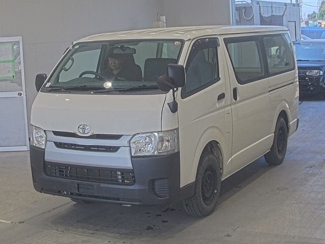 TOYOTA HIACE VAN 2015