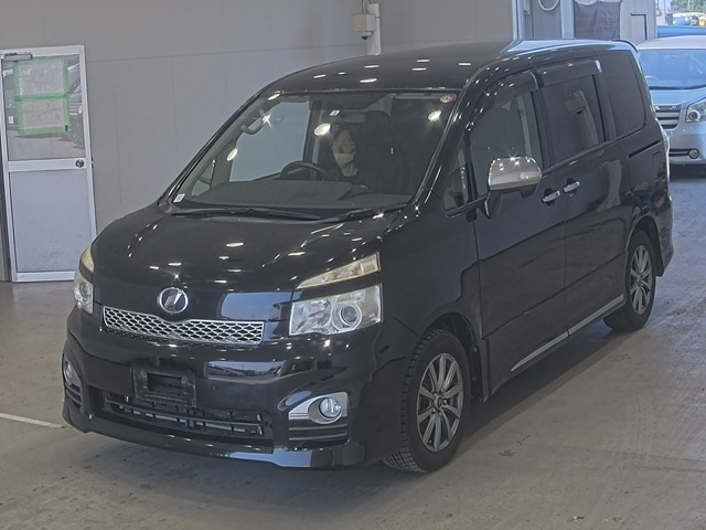 TOYOTA VOXY 2012