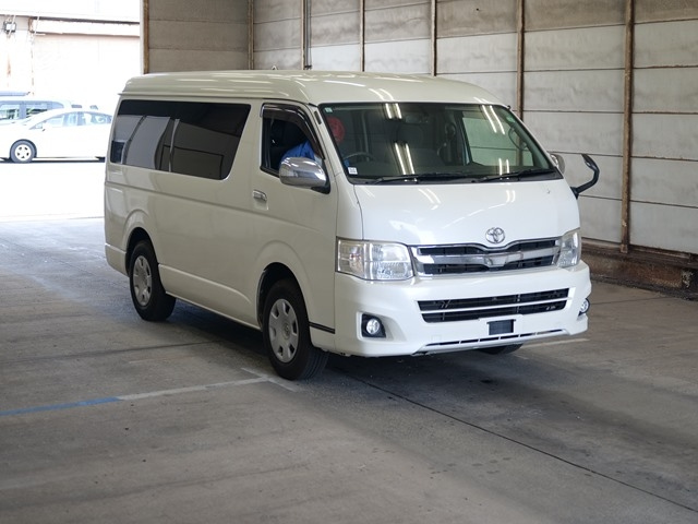 TOYOTA HIACE