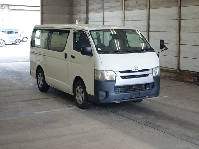 TOYOTA HIACE VAN 2015