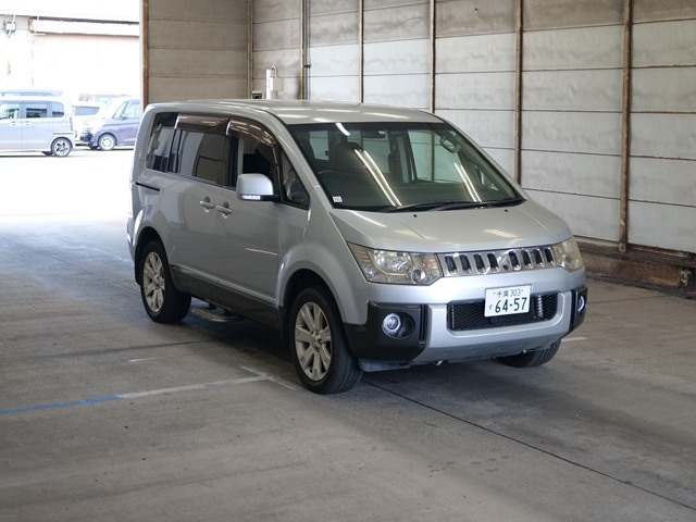 MITSUBISHI DELICA D5